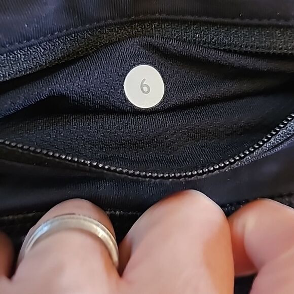 Lululemon size 6 sequin cropped legging - Picture 6 of 11